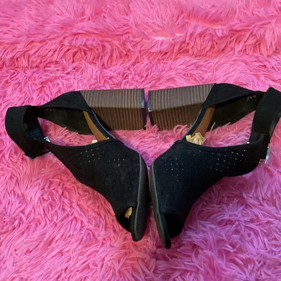 Faux suede laser cutout ankle closure open toe chunk heel black booties sz 9.5 - Picture 7 of 9